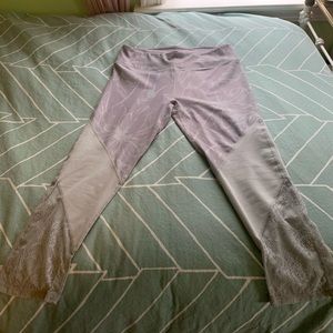 Fabletics capris with lace detailing - Pale grey